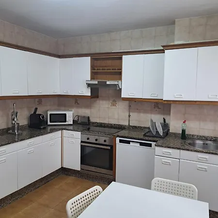 Piso En El Malecon De Riveira Con Vistas A Rias Baixas. Ideal Familias. 140m *